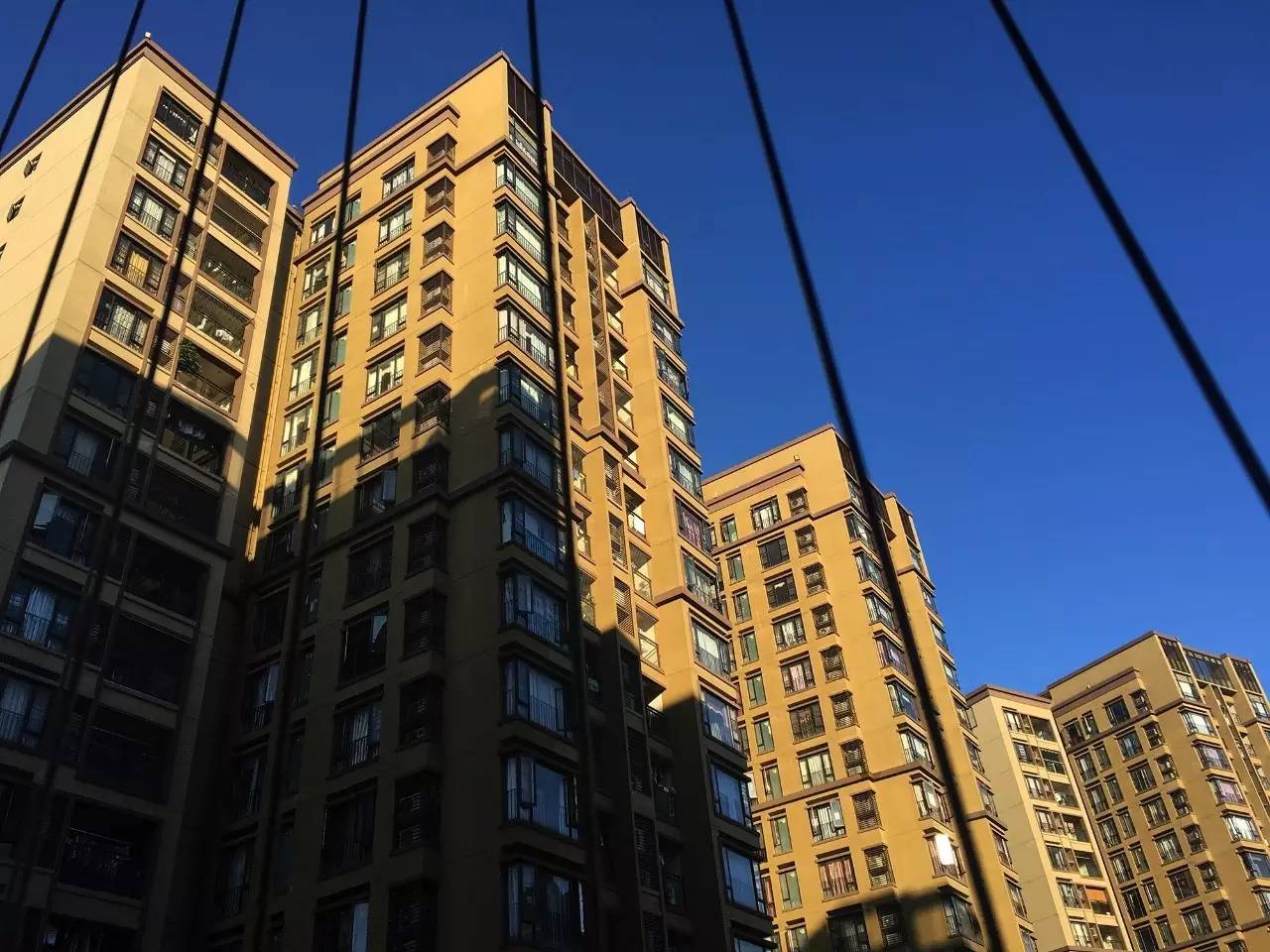 揭秘老國企一口氣賣掉13套房產的背后 ：增厚今年利潤?