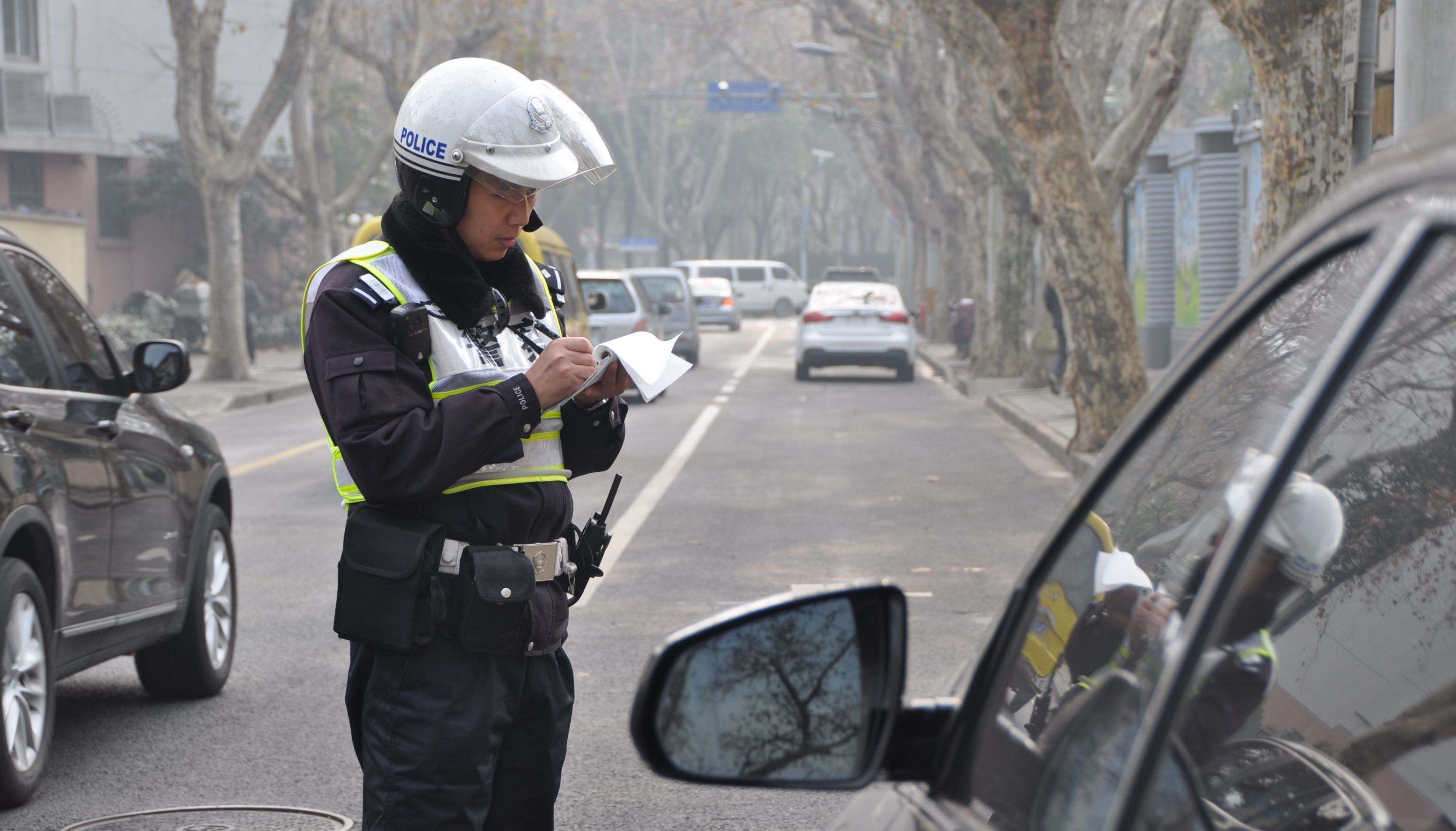 <b>停車時把別人的罰單貼在自己車上 能逃過處罰嗎?</b>