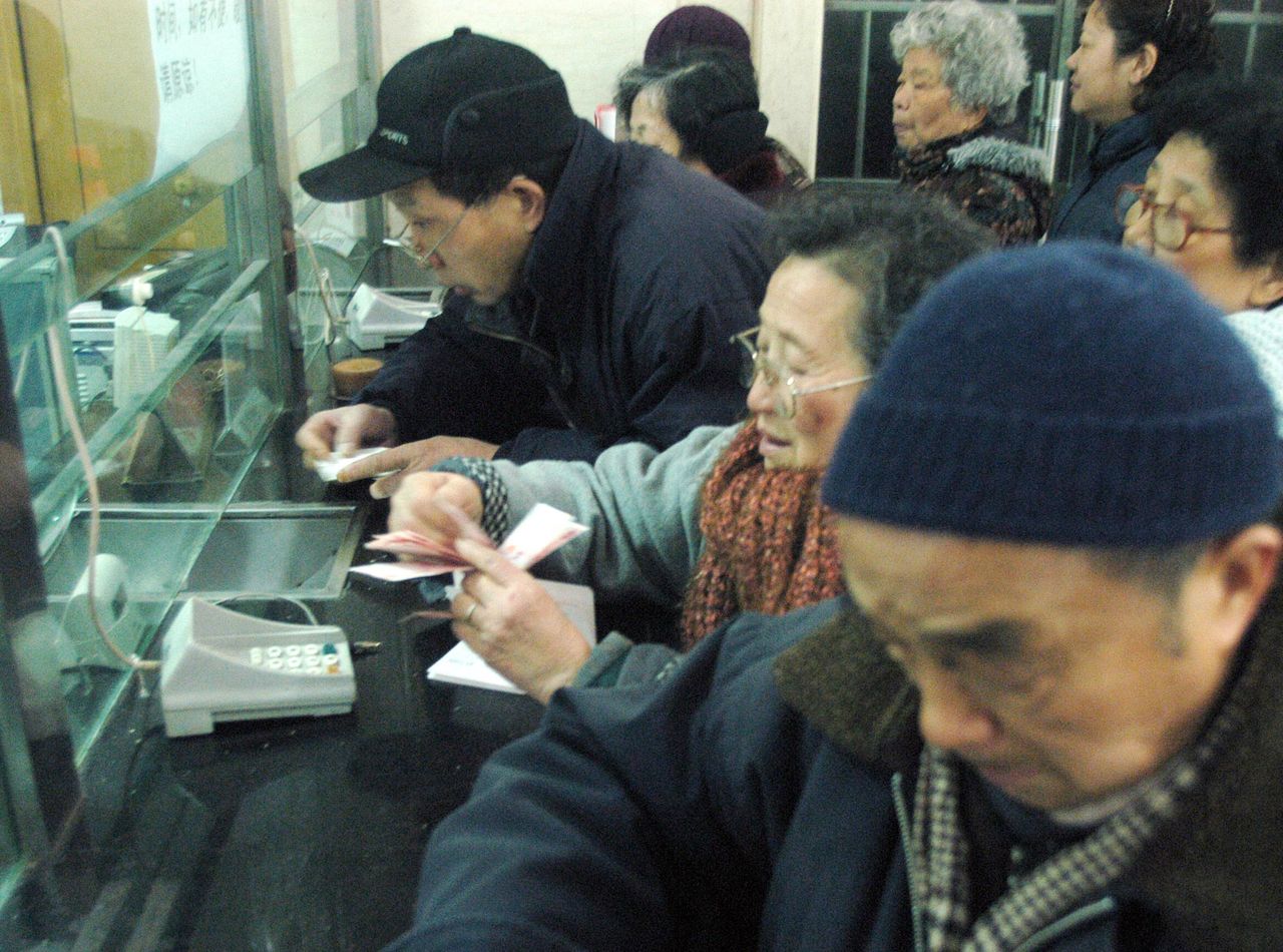 人社部回應民生熱點：養老金夠發嗎？