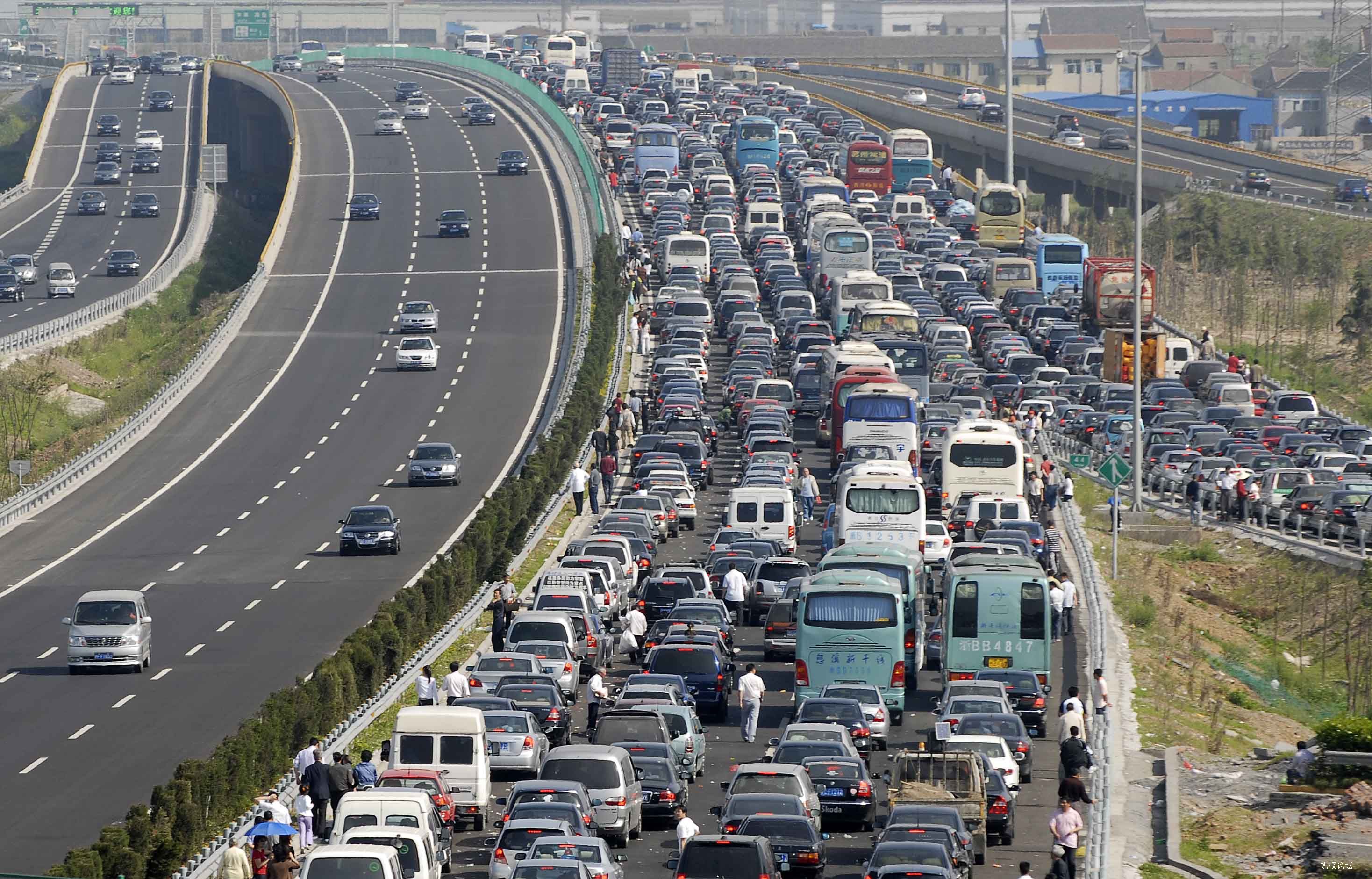 <b>車內后視鏡還能這樣用？老司機表示：急剎車時會有大用處！</b>