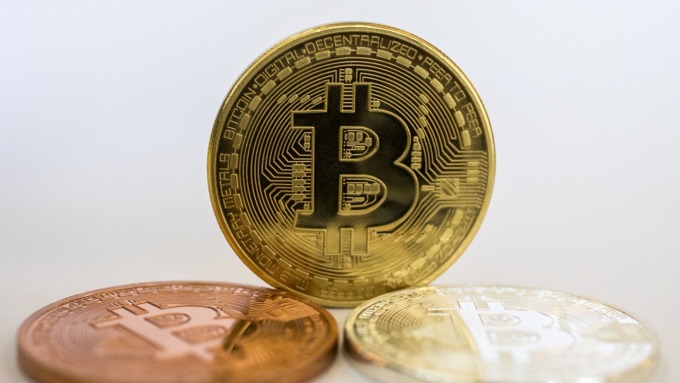 比特幣有機會取代黃金？基金經理人開出70萬美元