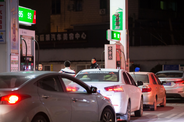 成品油價格明日下調幅度或超100元/噸？