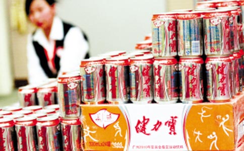 這個神秘男子，搞垮健力寶，毀掉60億，騙了整座城