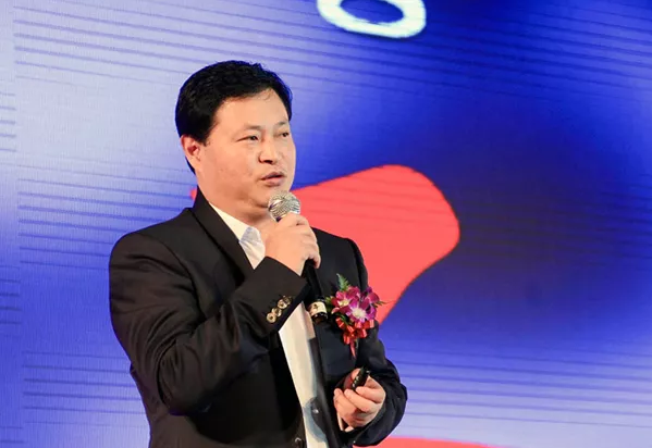 丟下金飯碗，跑去賣蠟燭？他讓公司美國上市