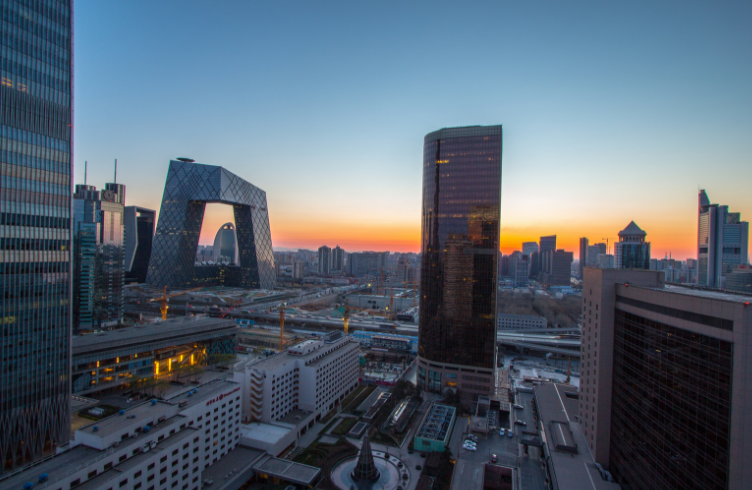 365早報：房產(chǎn)稅或2019年立法 中國第一村負債389億