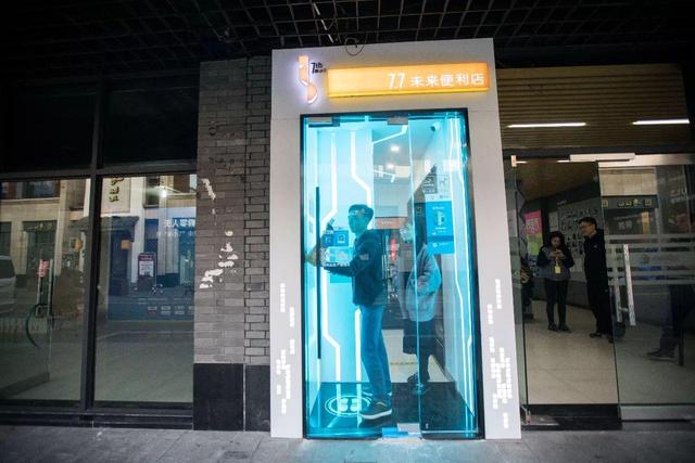 爆改廢棄ATM，她從“水果攤販”變身無人便利店CEO