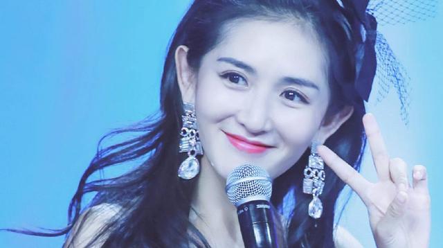心靈手巧玩副業(yè)：謝娜做手工娃娃贈好友！