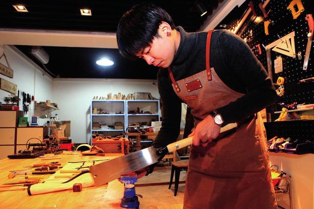 放棄留學，90后“以木會友”傳承中國木藝