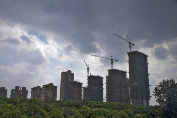 尷尬！六大房企踏錯節奏拿”地王”
