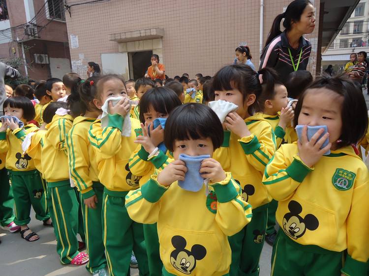 紅黃藍股價暴跌原因揭秘：民辦幼兒園上市禁令