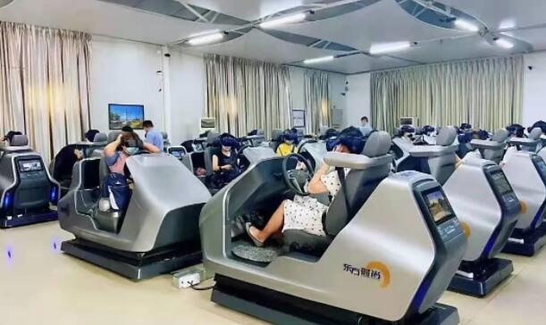 沒落的“駕校第一股”，教人開飛機？
