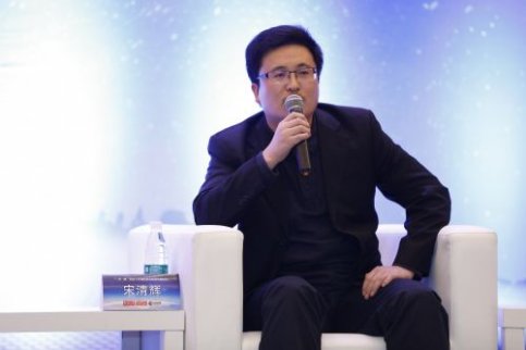 宋清輝：暫離A股多觀望或?yàn)樯喜撸?/></div>
						</a>
					<div   id="gamwgocgk"   class="news-txt" >
								<h4><a href="/html/gupiao/xingqing/20170515/8903.html" title="宋清輝：暫離A股多觀望或?yàn)樯喜撸? target="_blank">宋清輝：暫離A股多觀望或?yàn)樯喜撸?/a></h4>
						<p>宋清輝 如果硬要“扣帽子”的話，A股近期下跌的原因來自一行三會(huì)。之所以這么說，是因?yàn)橛腥苏J(rèn)為他們通過各種政策、監(jiān)管手段將股市打壓下來：一是切斷了多條資金流入股市的渠</p>
								<div   id="gamwgocgk"   class="label_tag">
									<a target=