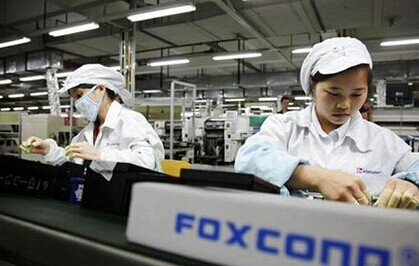 新浪美股 北京時間22日據(jù)臺媒《工商時報》稱，鴻海集團在武漢光谷籌設(shè)以工業(yè)互聯(lián)網(wǎng)為主軸進行規(guī)畫的“創(chuàng)新研發(fā)中心”，除了做好智能制造，還將進一步做到智能研發(fā)，目標鎖定3年內(nèi)將產(chǎn)值翻倍，達4600億元人民幣。