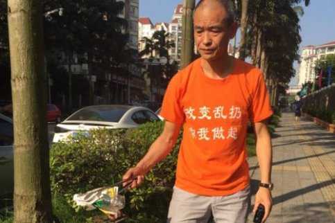 住別墅開豪車，億萬富翁竟愛好撿垃圾？！