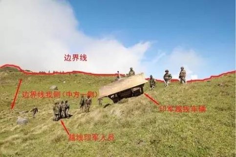 印媒：3000解放軍持輕機槍在對峙人鏈一公里處