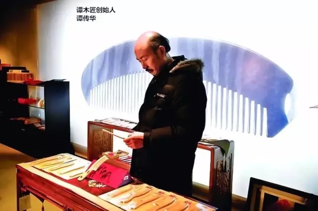 一年賣330萬把梳子賺上億，殘疾富豪譚傳華20年堅守一把梳子 