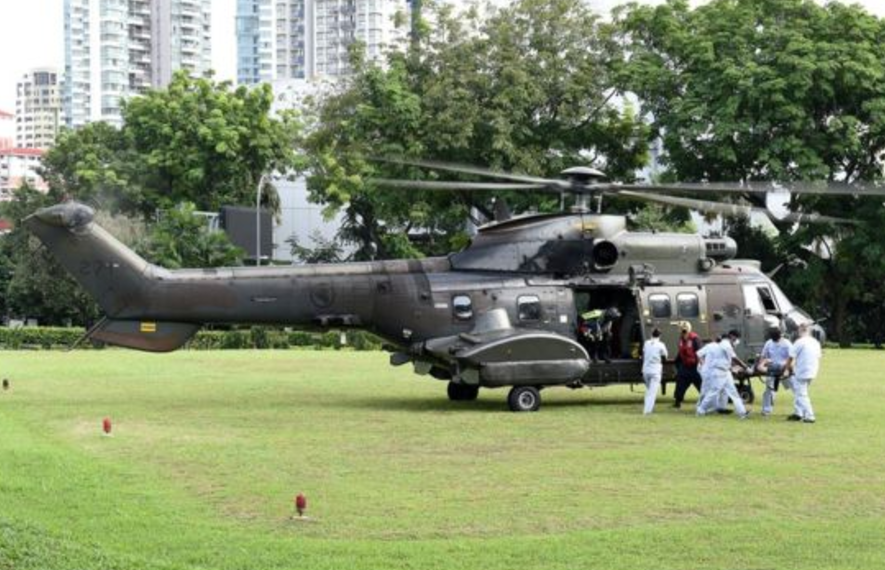 新加坡空軍直升機將傷者送往醫(yī)院治療