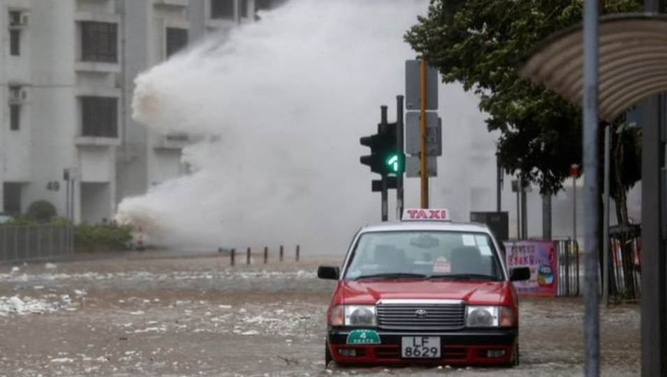 香港臺風引發海水倒灌