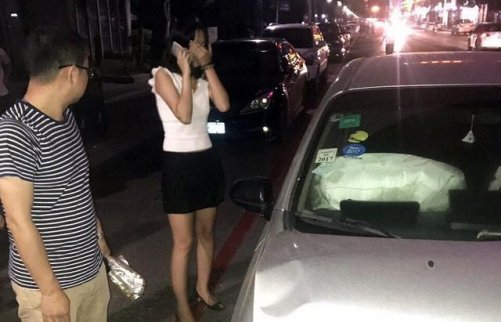 女子為逃停車費拖行收費員跑百米 停車原則不能忘