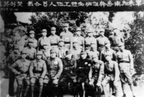 紅二代、嫖娼大V、ICO網(wǎng)紅：薛蠻子人生幾分真幾