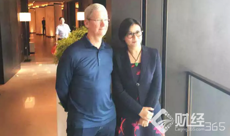 被逼出來的周群飛 從打工妹變身“手機玻璃女王”