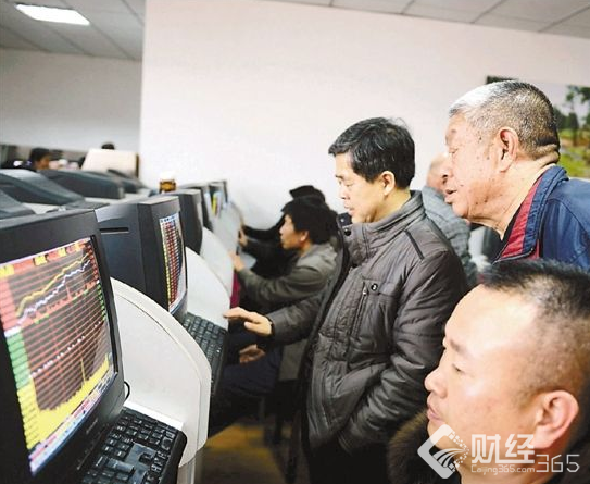 探討藍籌股的股民們