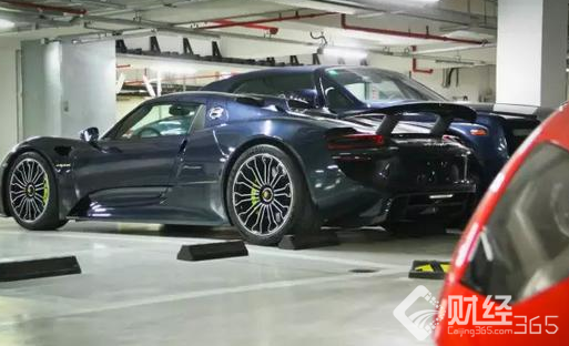 國民老公就是豪！王思聰車庫大曝光，正常人這輩子也難超越了
