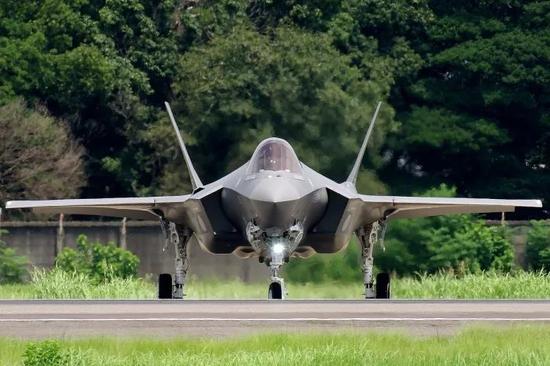 ▲日本首架國產F-35J隱身戰機