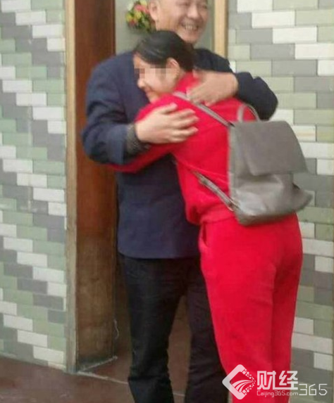 數萬元婚飾完璧歸趙 農民工共享單車撿30萬卻這樣做