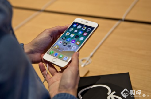 <b>iPhone X今日下午3點開始預售，新iPhone的尷尬局面能否打破？</b>