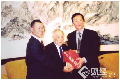 一生為國，無私奉獻 千億資產無償上交，他的后代全是農民！ 