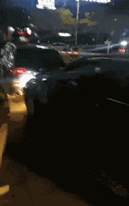 男童高速飆車上演生死時速 奧迪車遭奔騰連撞數次 原因只為這...