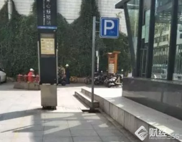赤裸裸的誘惑!女性停車(chē)位寬敞的背后是“歧視”還是“貼心”