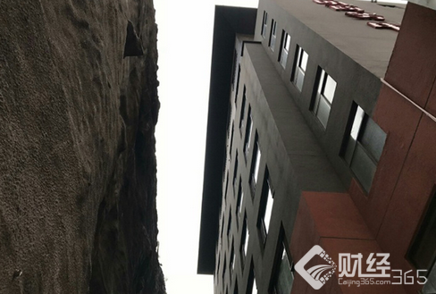 辣眼睛“肉夾饃”式大樓驚現陜西 盤點那些讓人哭笑不得的建筑物，看大招...