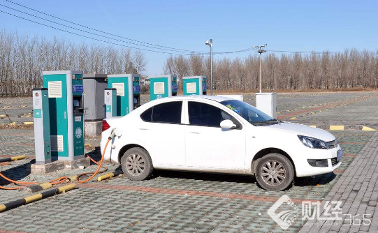 曬曬太陽就能跑，新能源汽車銷量翻倍是這原因?