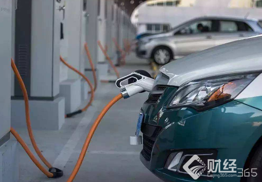 曬曬太陽就能跑，新能源汽車銷量翻倍是這原因?