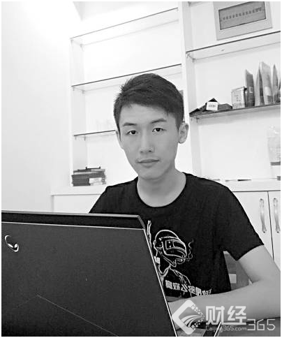 “不務正業”走上文學路 他們靠碼字大放異彩！