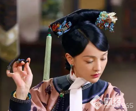 李小璐與閨蜜逛街：身價(jià)365億竟是女星第一名!你學(xué)會(huì)了這些套路，你也可以什么也不干！