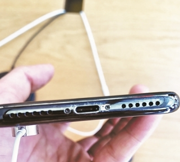 豎立的充電口