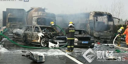 重磅!安徽30余輛車連環相撞 消防支隊70人正在實施救援!  　