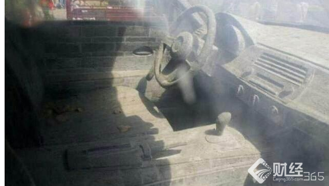畢竟高手在民間！小伙石頭造寶馬換了輛真車！