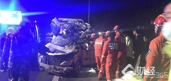 快遞哥車牌變魔術 濟南高速引發車禍慘不忍睹！