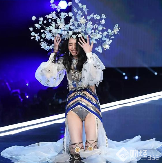 奚夢瑤這一摔這么值錢，王思聰都趕不上？