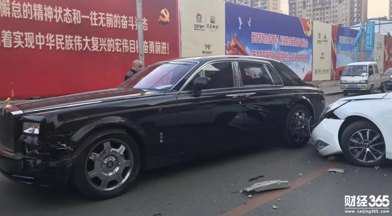 .千萬級別豪車被撞，現代車主一臉死灰：要賣房了