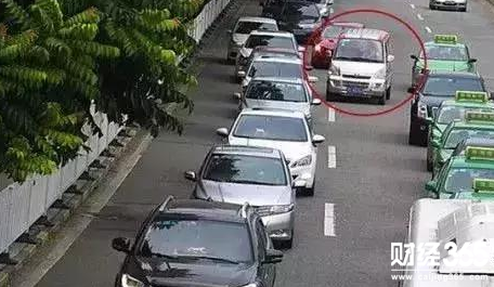 汽車變道