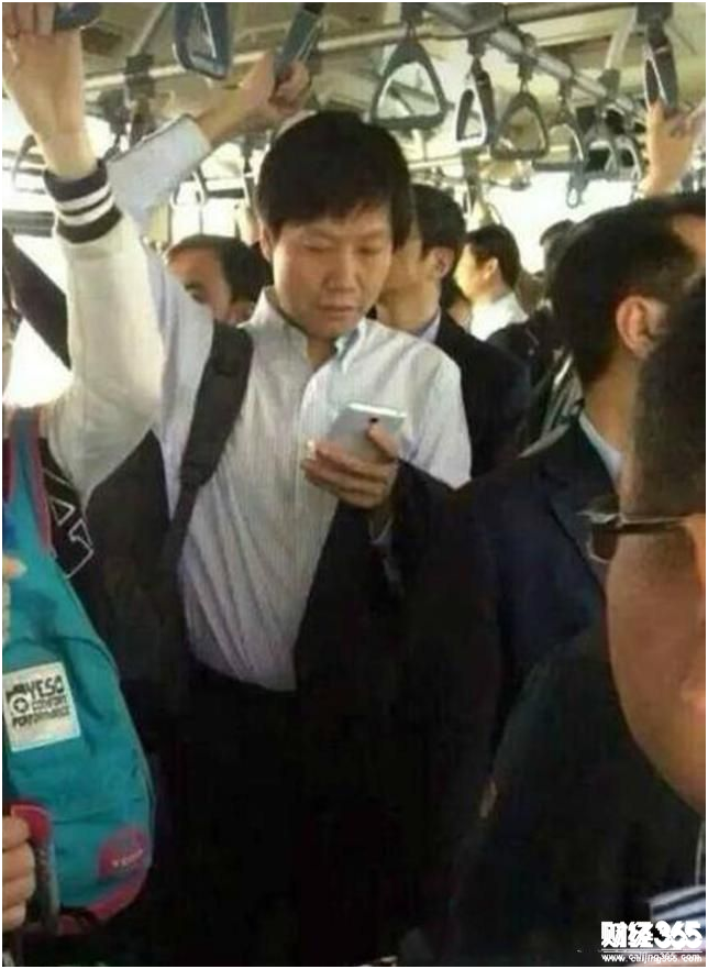 沒私人飛機，沒專車，也沒保鏢？小米的雷軍出差竟然打摩的！