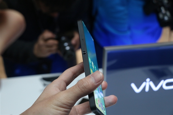 最完美全面屏vivo APEX上手體驗(yàn)：感覺很驚艷！