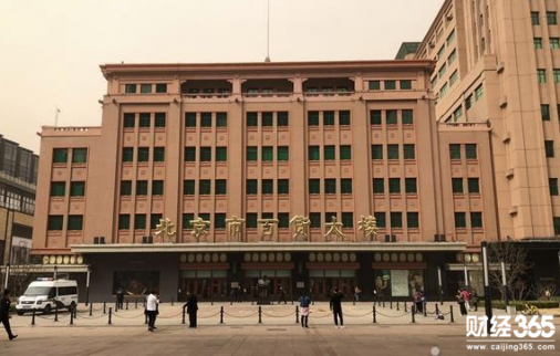 百貨零售業被“拋棄”，王府井百貨怎么自救？