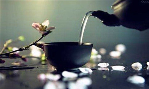 單晨金：4.27黃金亞歐盤小幅反彈，美盤走勢分析及策略