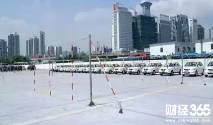 車頭朝外